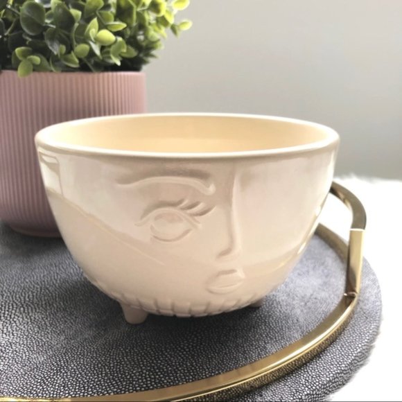 New Serving Bowl with Half Face & Feet - Picture 3 of 6